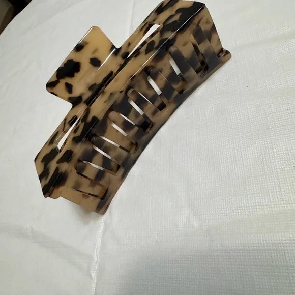 Goddess Large Tortoise Shell Hair Clip - Picture 3 of 4